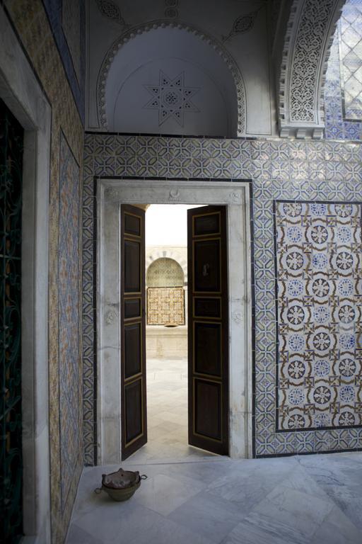 Palais Bayram Hotel Tunisz Kültér fotó Entrance to the hammam