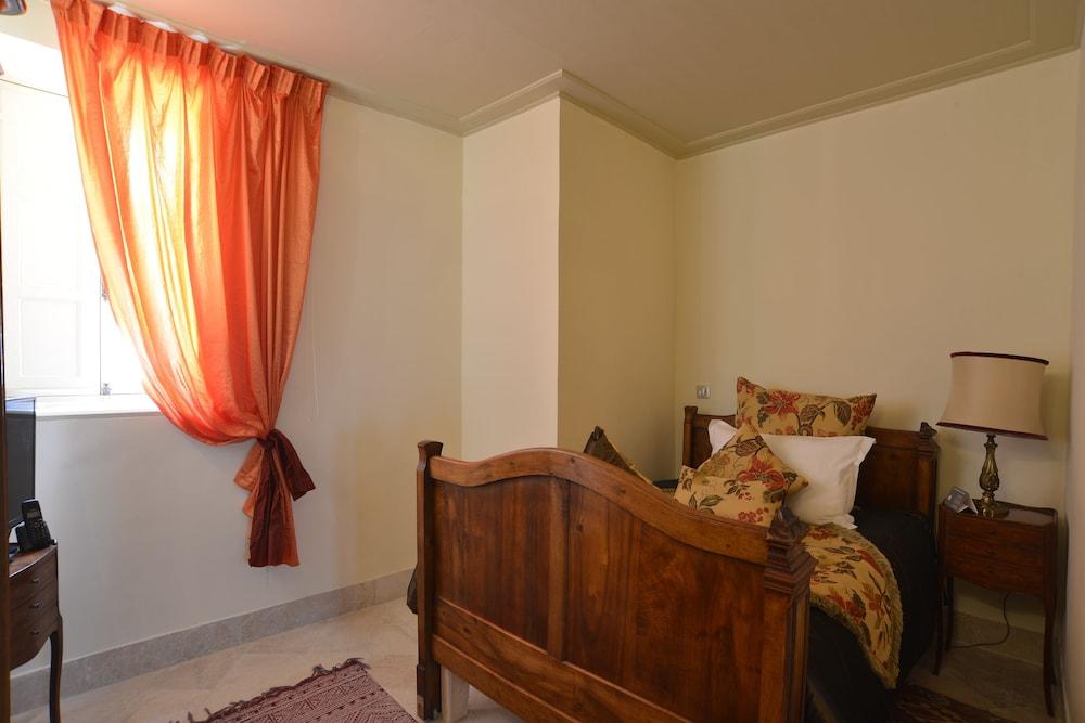 Palais Bayram Hotel Tunisz Kültér fotó A bedroom at the hotel