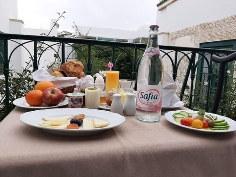 Palais Bayram Hotel Tunisz Kültér fotó Safia mineral water