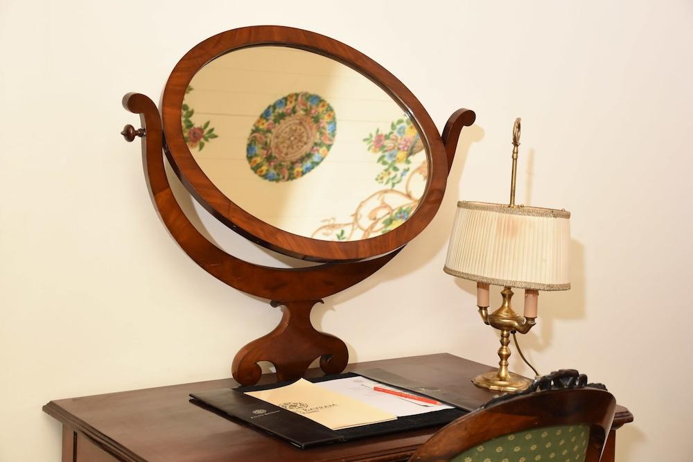 Palais Bayram Hotel Tunisz Kültér fotó A shaving mirror