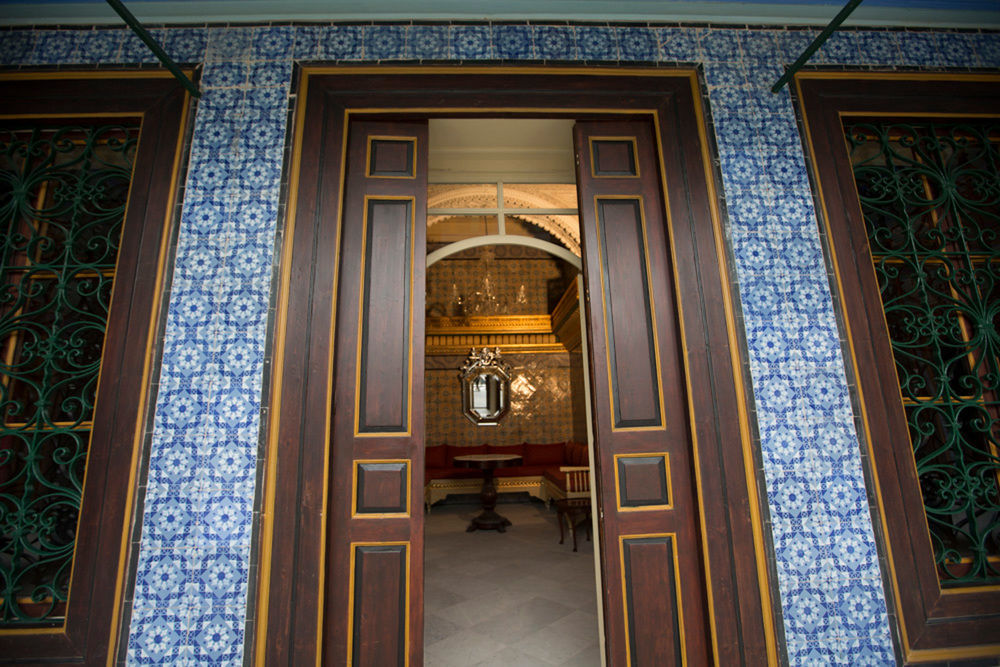 Palais Bayram Hotel Tunisz Kültér fotó Entrance to the palace