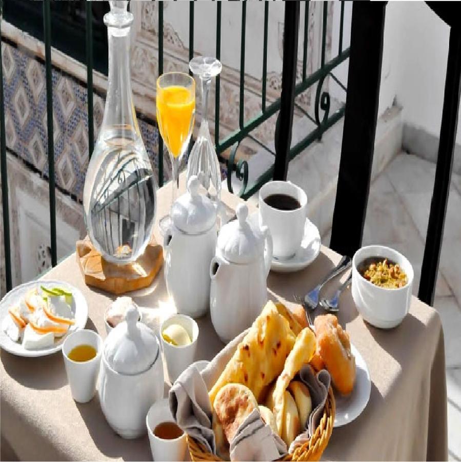 Palais Bayram Hotel Tunisz Kültér fotó A typical breakfast