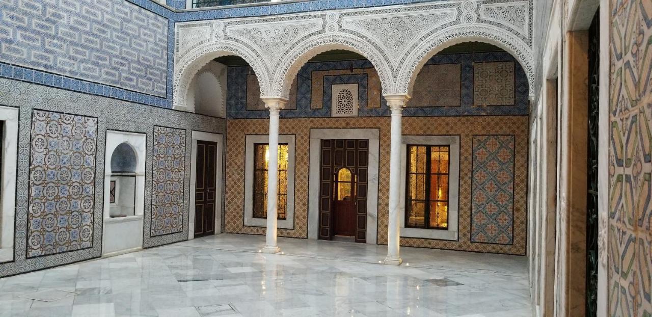 Palais Bayram Hotel Tunisz Kültér fotó The courtyard of the palace